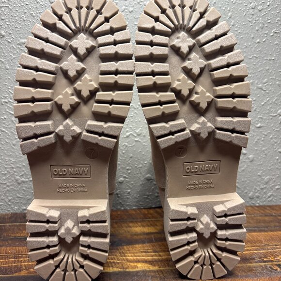 Old Navy Chelsea Boots Womens Size 7 Light Taupe Suede Chunky Ankle Pull On - Picture 4 of 5